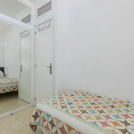 Sunny One Bedroom Apartman